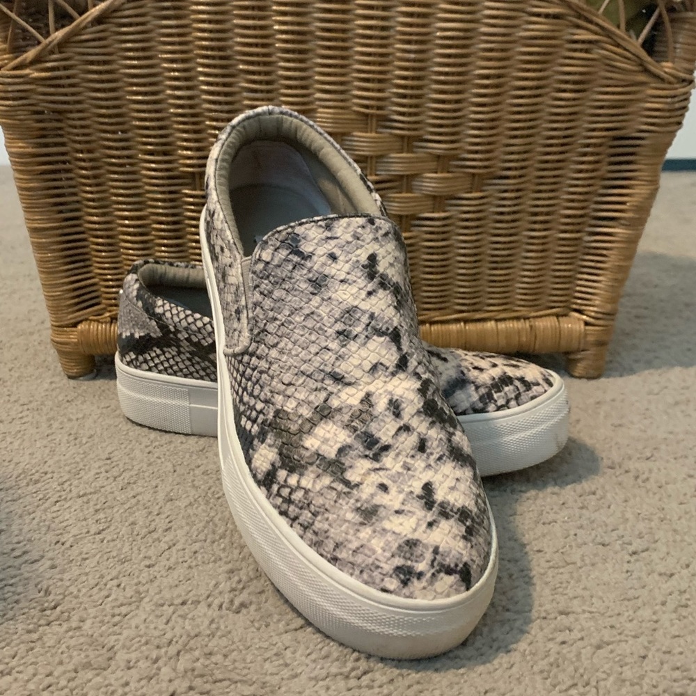Snake skin Steve Madden